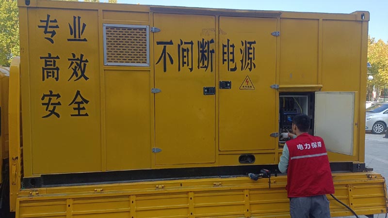潼南柴油发电机组和UPS电源配合使用时，如何避免切换过程中的电力中断？