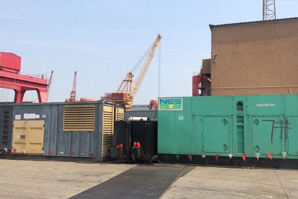 潼南发电机出租空气滤清器的清洁频率是多少？